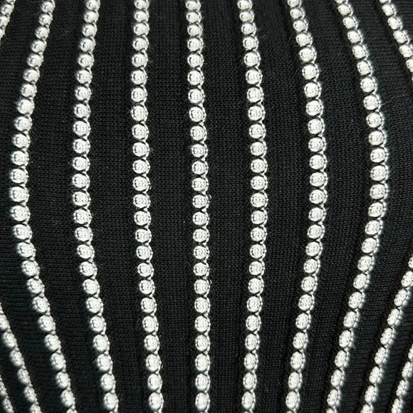 Max Studio body hugging sleeveless stretch black white dress with bottom flare - Picture 3 of 5